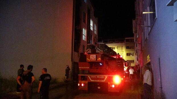 Bursa'da 4 katlı binada çıkan yangında 7 kişi dumandan etkilendi