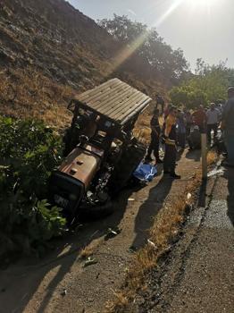 TIR'la çarpışan traktörün sürücüsü öldü