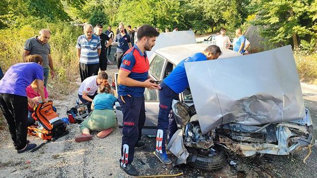 Osmaniye'de otomobil ile minibüs çarpıştı: 1 ölü, 2 yaralı