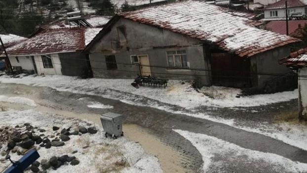 Amasya'da dolu; ev ve mahsuller zarar gördü