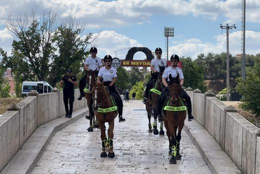 Kırkpınar Yağlı Güreşleri'nin yapıldığı Sarayiçi'nde, atlı polisler görevlendirildi