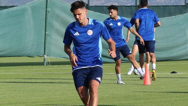 Antalyaspor, Burdur'da ilk antrenmanını yaptı