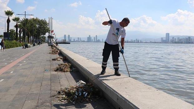 İzmir’de sağanak sonrası sahillerde kirlilik