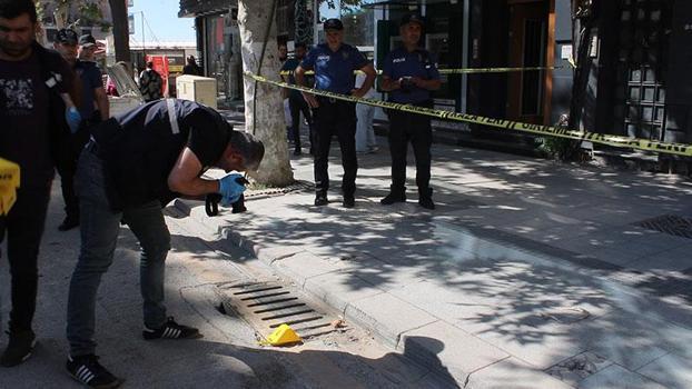 Cadde üzerinde iki grup arasında silahlı çatışma: Mağaza çalışanı ve müşteri yaralandı