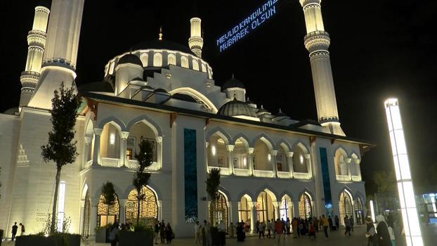 İstanbul - Beşiktaş Barbaros Hayrettin Paşa Camii'nde Mevlit Kandili programı düzenlendi