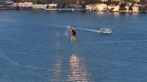 Estonyalı atlet 15 Temmuz Köprüsü'nü halat üzerinde yürüyerek geçti