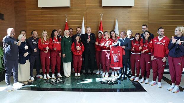 Cumhurbaşkanı Erdoğan, Türkiye Milli Paralimpik Takımı sporcularını kabul etti