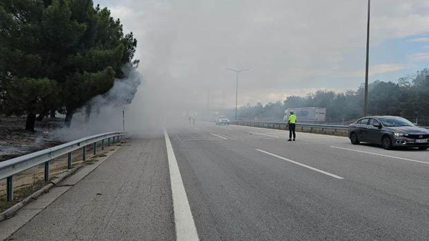 Ot yangını çıktı, TEM bir süre trafiğe kapatıldı