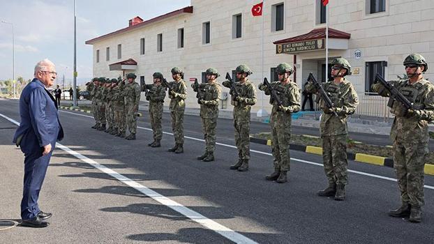 Bakan Güler, Bayburt'ta 17’nci Komando Tugay Komutan Yardımcılığın'da incelemelerde bulundu