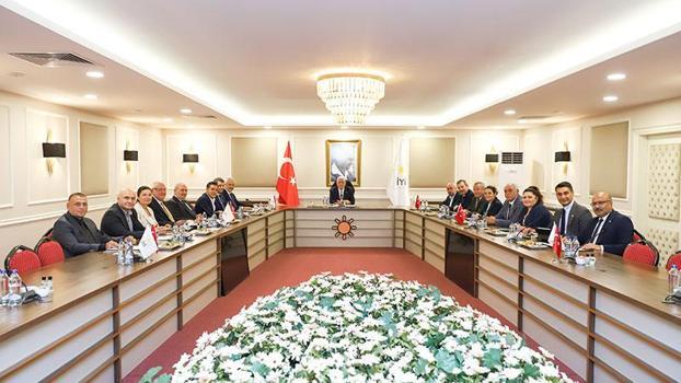 İYİ Parti'de Başkanlık Divanı toplandı