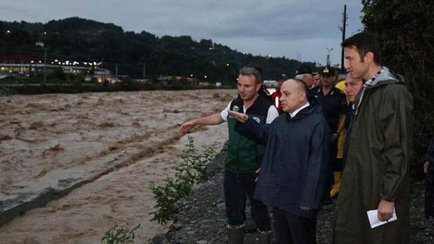 Artvin'de kuvvetli yağış ardından taşkın ve heyelan; 32 köy yolu kapandı