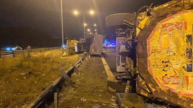 Ankara'da Çevre Yolunda TIR devrildi, trafik yoğunluğu oluştu