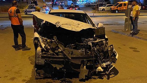 Ankara'da yolcu minibüsü ile otomobil çarpıştı: 4 yaralı