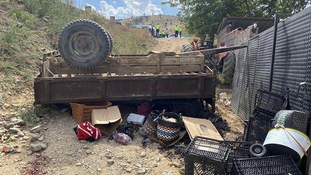 Manisa'da tarım işçilerini taşıyan traktör devrildi; 11 yaralı