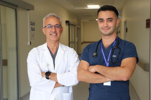 Doktor baba ve oğlu aynı hastanede görev yapıyor