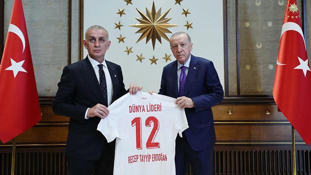 Cumhurbaşkanı Erdoğan, TFF Başkanı Hacıosmanoğlu ve heyetini kabul etti