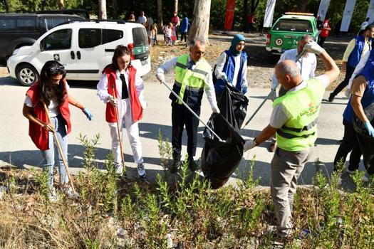 Dünya temizlik gününde 750 kilo atık toplandı