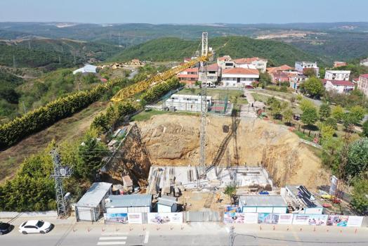 Sultangazi’de yapımına başlanan Gençlik Spor ve Sağlık Merkezi’nin kısa sürede tamamlanması planlanıyor