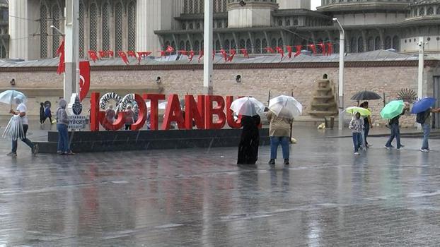 İstanbul'da sağanak yağmur etkili oldu