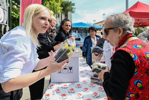 Kırklareli Bağ Bozumu Şenlikleri'nde üzüm dağıtıldı