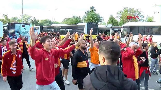 Galatasaray taraftarı, Fenerbahçe derbisi için Kadıköy'e ulaştı