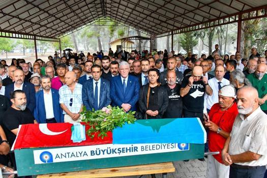 Alparslan Türkeş'in dava arkadaşı Dönmezer, Antalya'da toprağa verildi