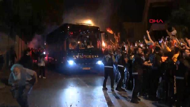 Galatasaray'a Florya'da coşkulu karşılama