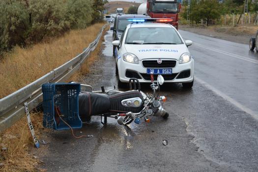 Kayseri'de hafif ticari araç ile motosiklet çarpıştı: 1 yaralı