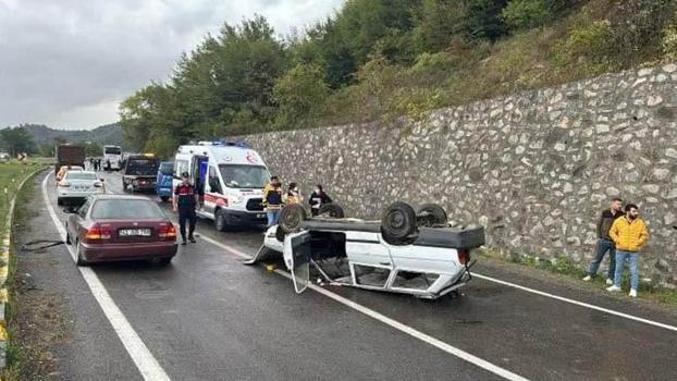 Otomobil, otobüse çarpıp takla attı; çocuk öldü, anne, baba ve kardeşi yaralandı