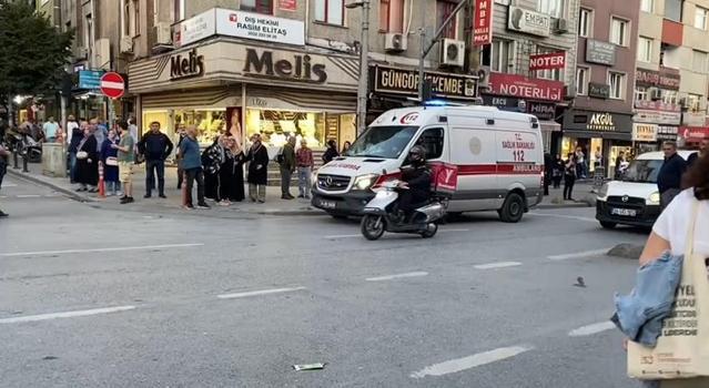 İstanbul-Bayrampaşa'da park halindeki otomobile çarpan İETT otobüsü dükkana girdi