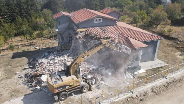 Odunpazarı Belediyesi’nden kaçak villalara yıkım