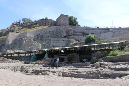 Antik Roma Tiyatrosu kazısında Osmanlı'nın ilk hamam örneği keşfedildi