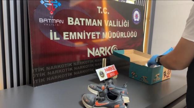 Batman'da yolcunun ayakkabı kutusunda uyuşturucu ele geçirildi