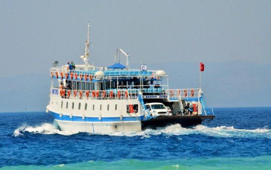 Bodrum'da feribota 'fırtına' engeli