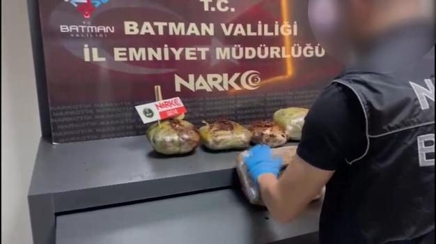 Batman'da 'Dur' ihtarına uymayan sürücünün otomobilinden uyuşturucu çıktı; tutuklandı