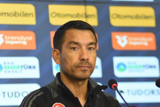 Van Bronckhorst: Amsterdam'dan sonra bugün gösterdiğimiz reaksiyon çok güzel