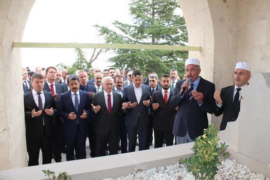 Yunus Emre, vefatının 703'üncü yıl dönümünde  türbesi başında dualarla anıldı