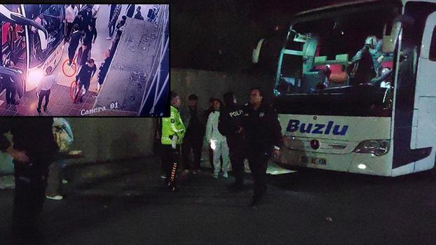 Otobüste tartışan yolcunun yakınları, muavin ve şoförleri sopalarla dövdü