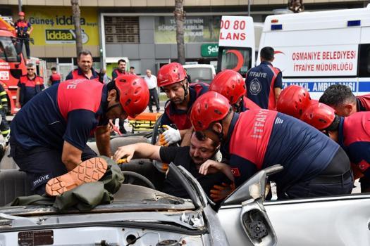 Osmaniye itfaiyesinden, trafik kazası yaralı kurtarma ve yangın tatbikatı