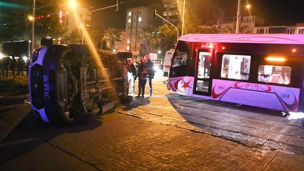 Samsun’da tramvay ile ambulans çarpıştı; 3’ü sağlık çalışanı 4 yaralı