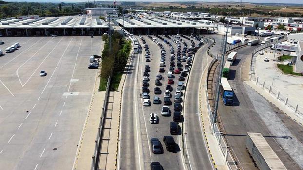 Edirne'deki sınır kapılarından giriş ve çıkışlarda yüzde 8'lik artış