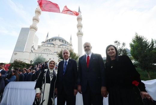 Emine Erdoğan'dan Namazgah Camisi paylaşımı