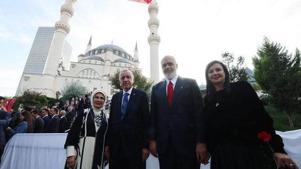 Emine Erdoğan'dan Namazgah Camisi paylaşımı