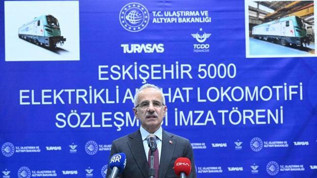 Bakan Uraloğlu: Eskişehir-5000 lokomotifi Eylül 2025'te raylara indirilecek