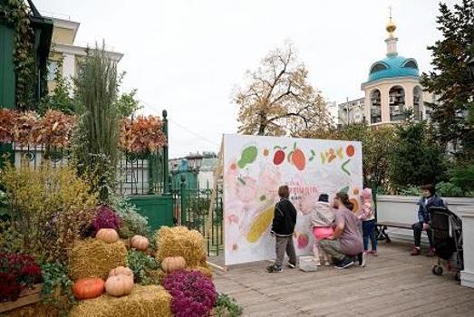 Moskova Altın Sonbahar Festivali, ziyaretçilerini ağırlamaya devam ediyor