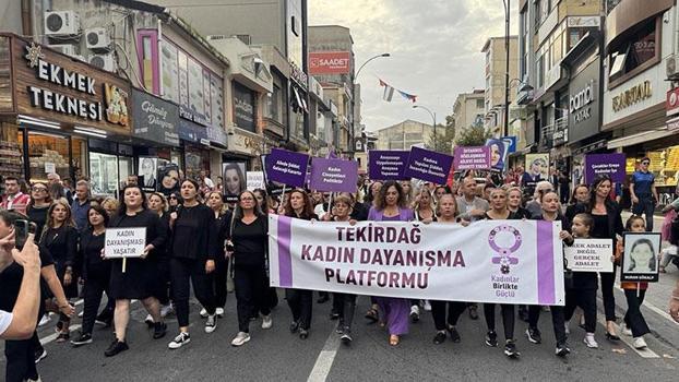 Tekirdağ'da kadınlar, 'siyah' giyerek 'kadına şiddet'i protesto etti