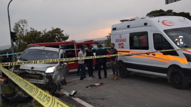 Van'da hafif ticari araç ile çöp kamyoneti çarpıştı: 1 ölü, 4 yaralı