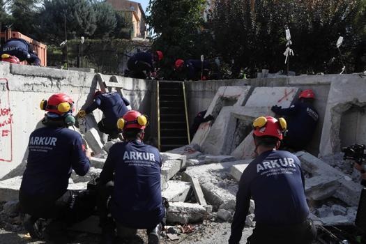 Arnavutköy'de yangın ve deprem tatbikatı yapıldı