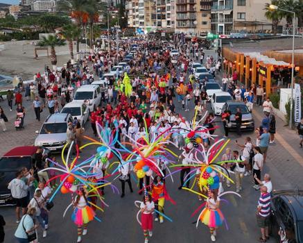 Kuşadası Sokak Festivali coşkusu uluslararası arenaya taşındı