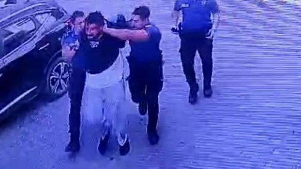 Polisleri satırla tehdit eden bipolar hastası, etkisiz hale getirilip hastaneye kaldırıldı